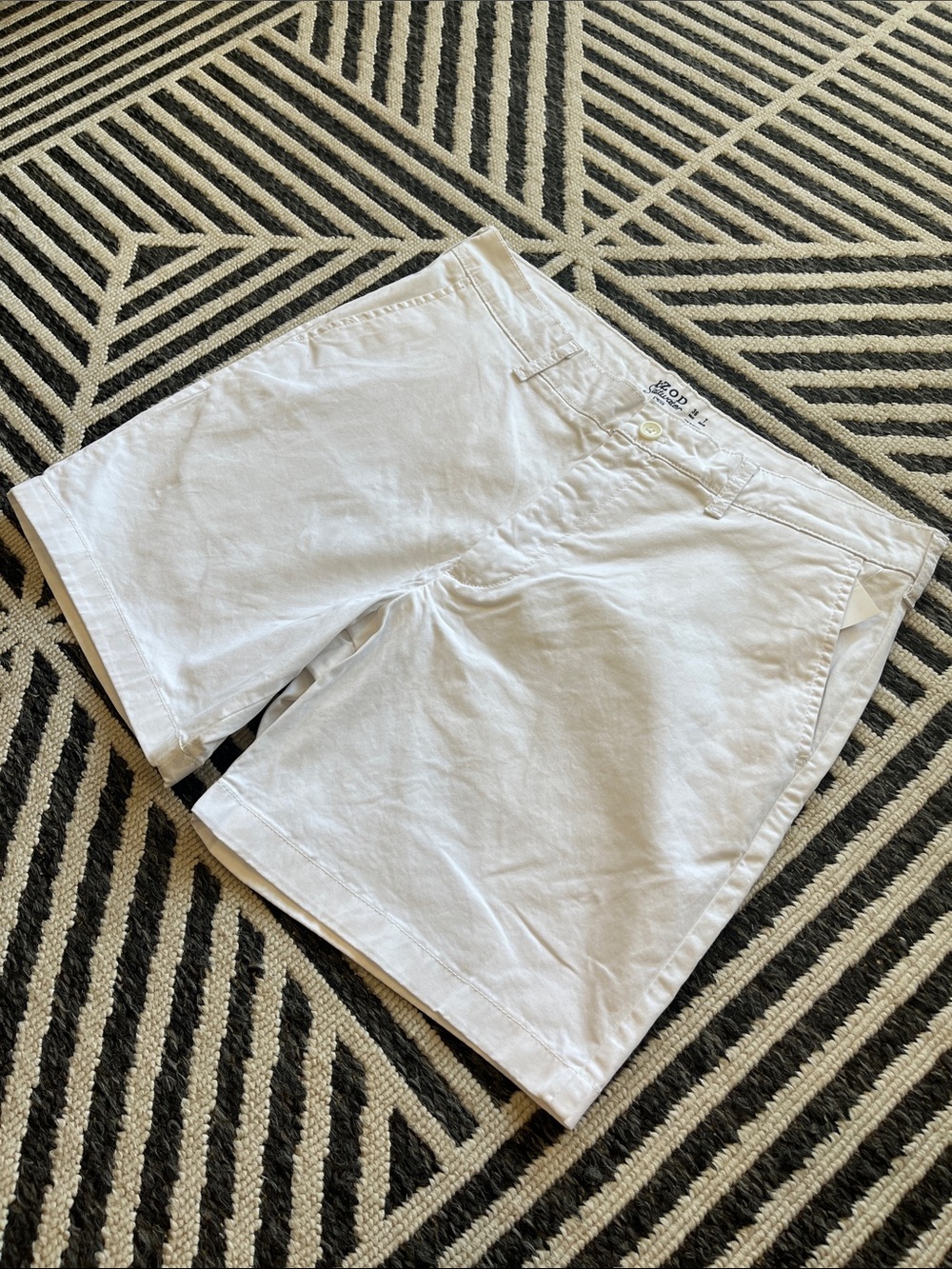 Izod Saltwater Men's White Flat-Front Cotton Shorts